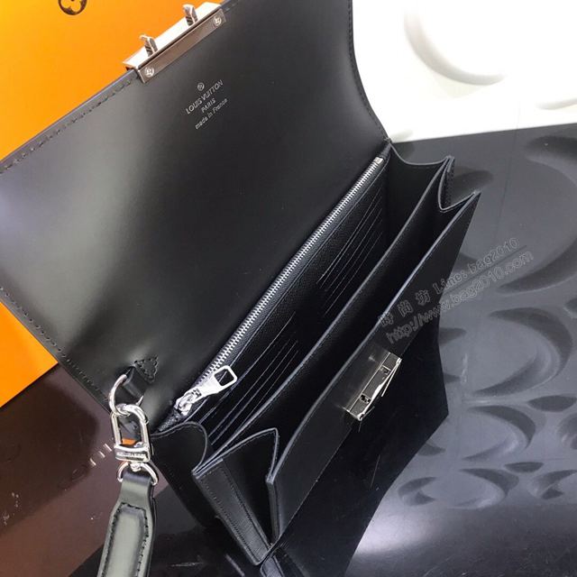 LV包 LV手包 M42742 LV新款式 Epi皮革 LV黑色手拿包  ydh3280